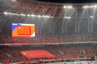 ? Tìm hiểu tình hình địch? Đêm nay cầu thủ Thượng Hải VS Sơn Tây Liêu Ninh Phó Hào đã ngồi ở bên sân xem trận đấu!